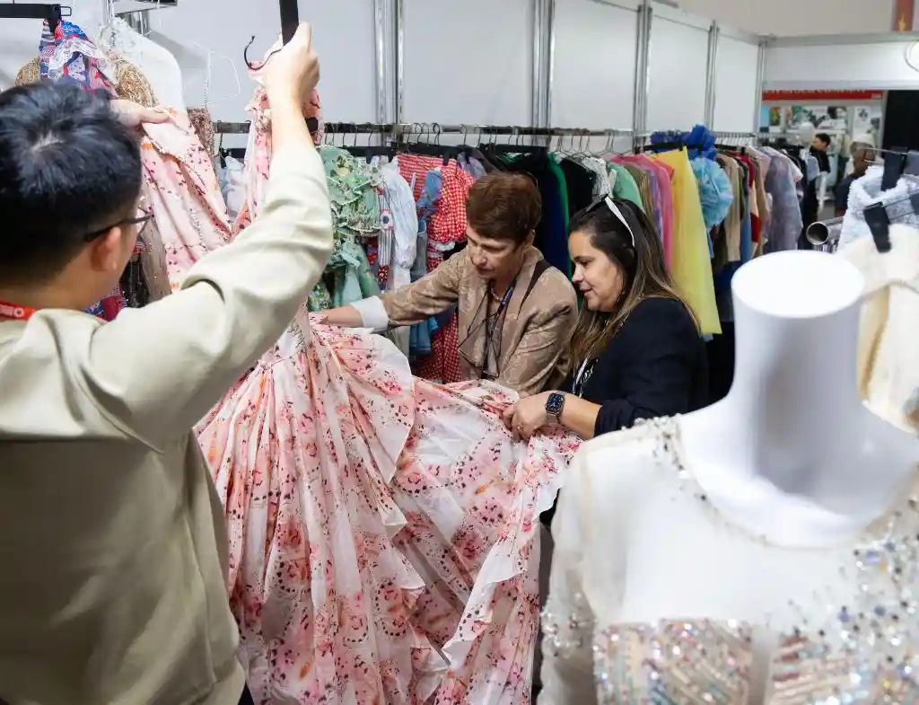 中国智造惊艳加拿大纺织采购展