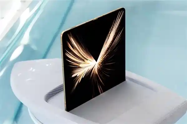 荣耀Magic V5强势登陆英国，欧洲折叠屏市场风云再起，剑指三星王座