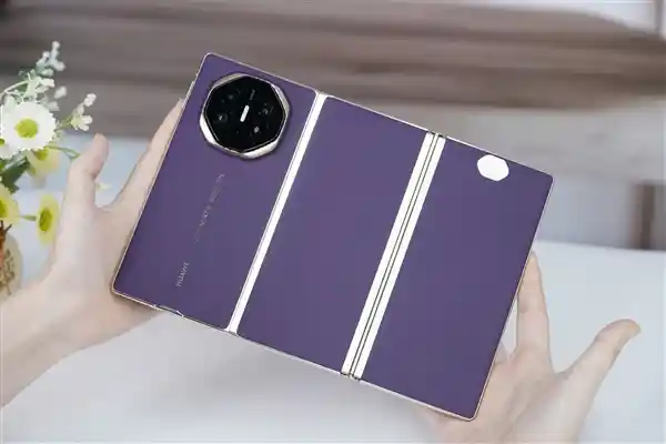 华为Mate XTs维修价曝光：屏幕近5000元，主板超7500元起