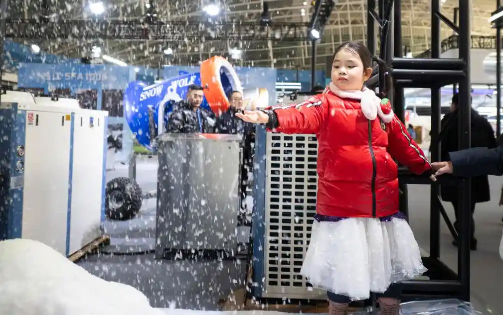 冰博会见证：中国冰雪装备惊艳亮相新突破