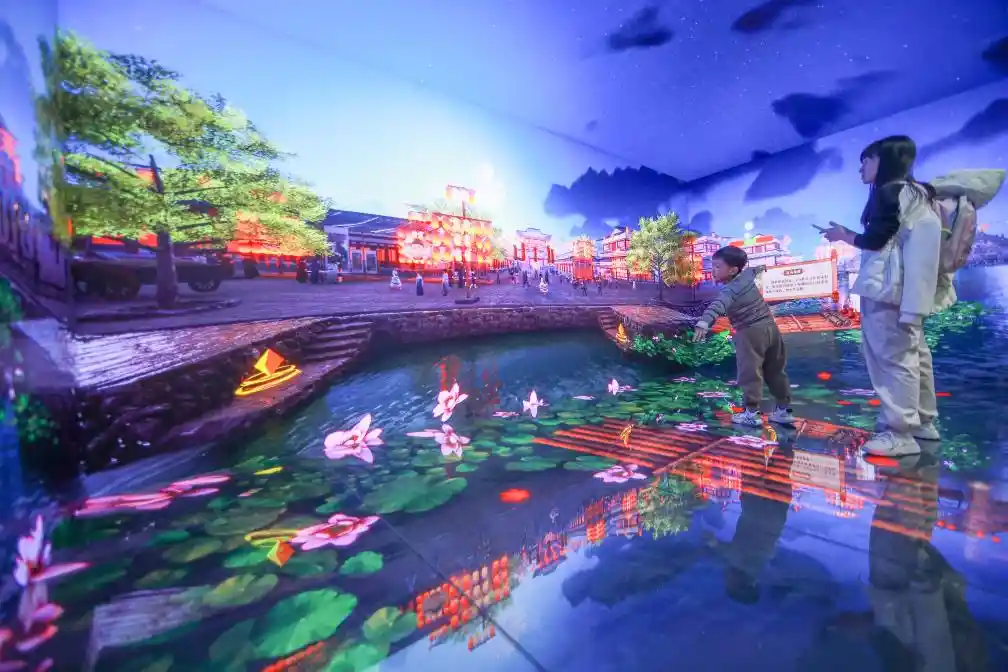 假期艺术之旅：展馆里的别样风景